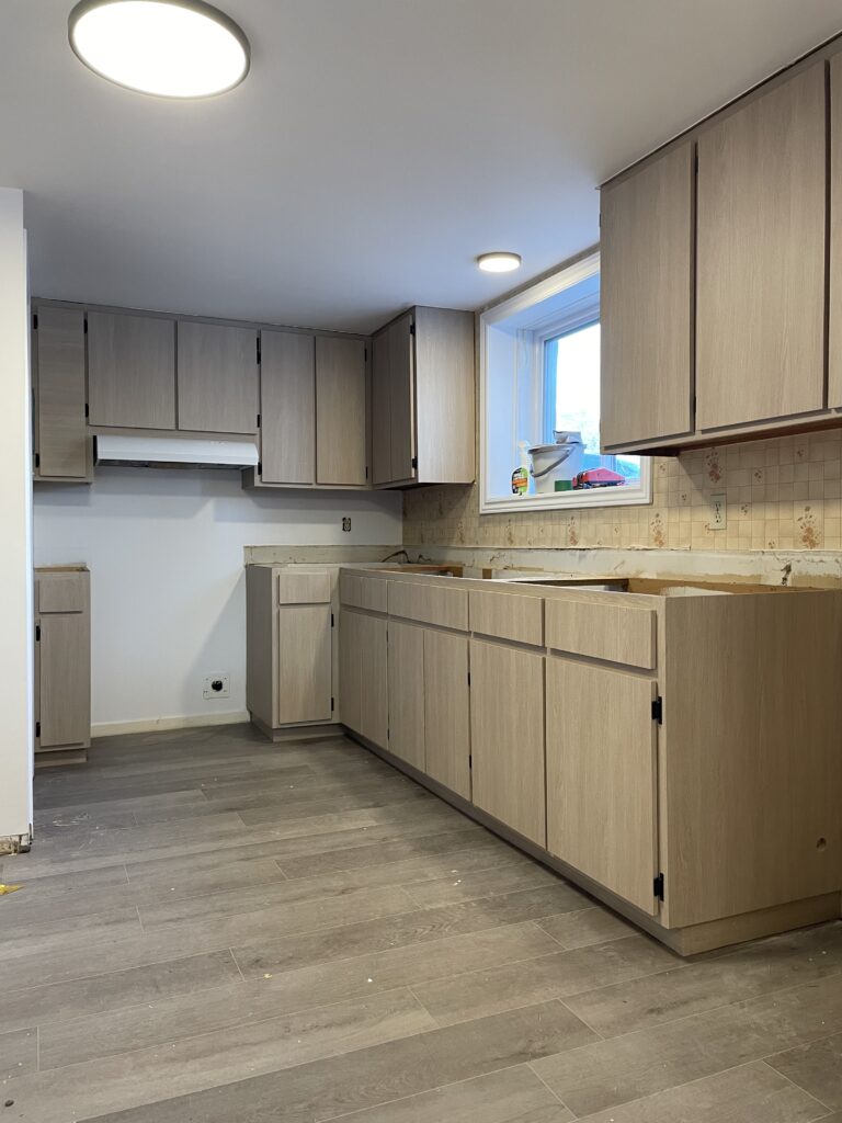 Rénovation – Cuisine locative | Changement de portes et finition bois Origin Wood